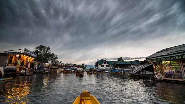 Kings Paradise Houseboat,Sudarbal>>Srinagar,3 star