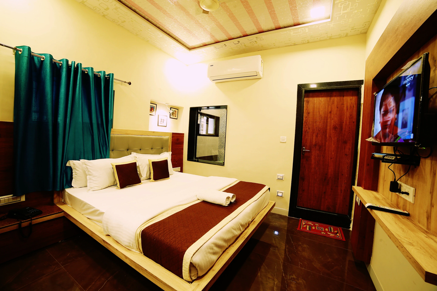 eminence palm residency