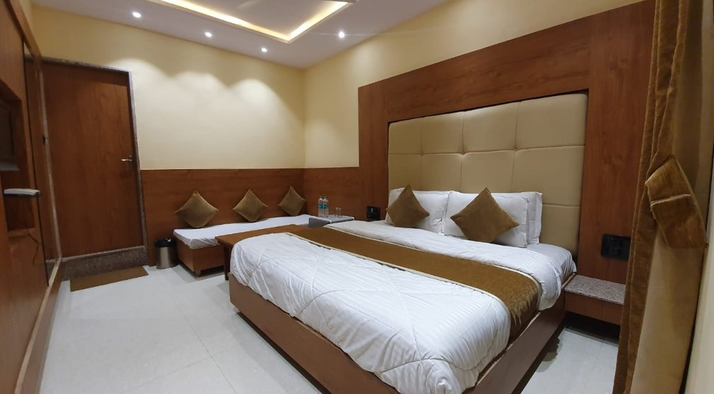 Hotel Golden Veena,Near Mount Abu Bus Stand,3 star