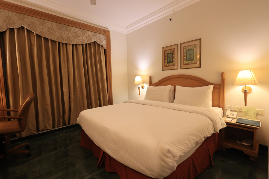 savoy suites noida