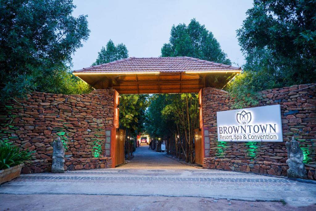 Brown Town Resort, Spa And Convention