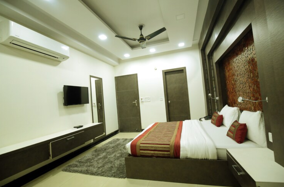 red castle hotel near blk hospital