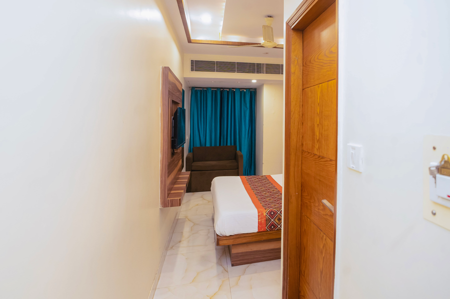 hotel golden oasis 4 minute walk from new delhi railway station