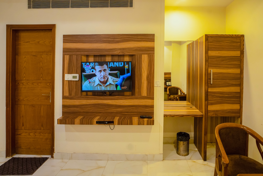 hotel golden oasis 4 minute walk from new delhi railway station