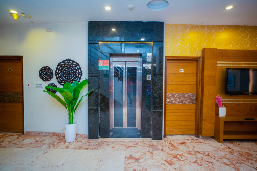 hotel golden oasis 4 minute walk from new delhi railway station