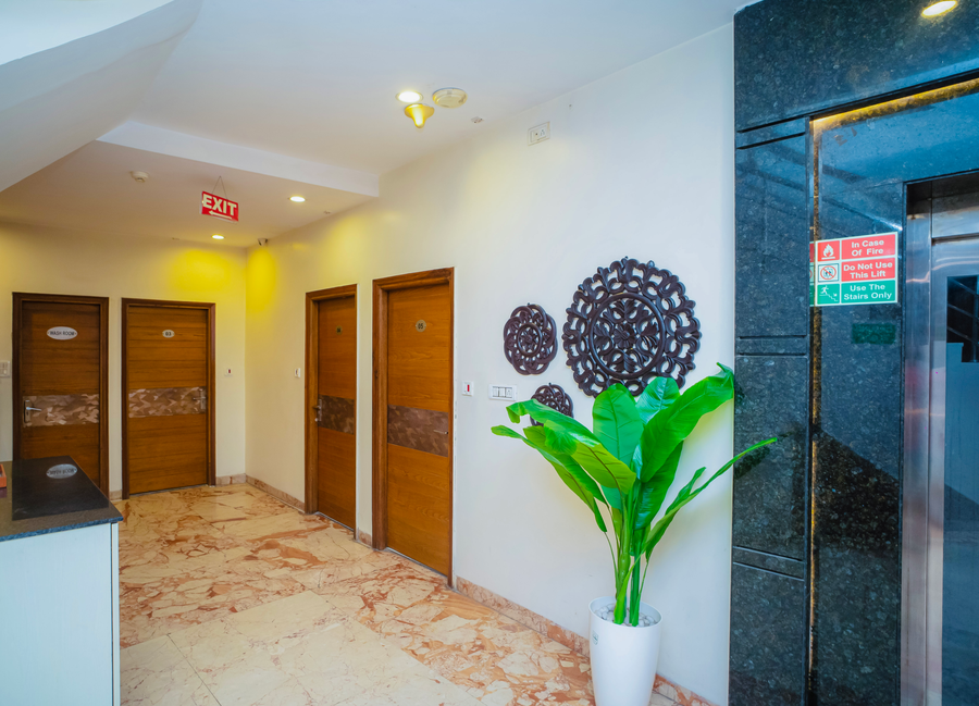 hotel golden oasis 4 minute walk from new delhi railway station