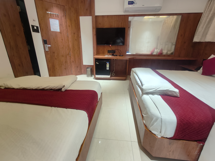 Hotel Anand Palace,Sai Nagar,3 star