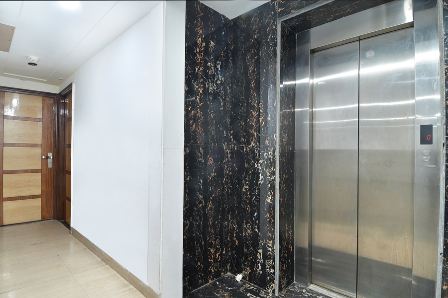 hotel glow inn 3 mins walk from new delhi railway station