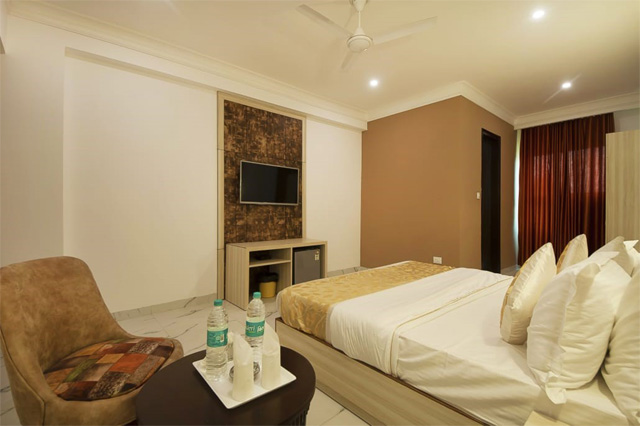 hotel almora delhi airport