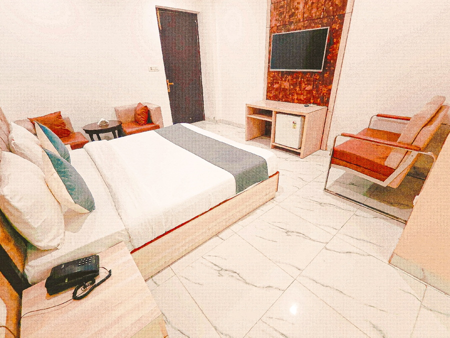 hotel almora delhi airport