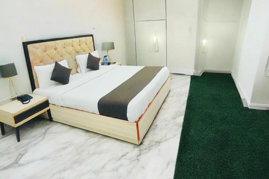 hotel almora delhi airport