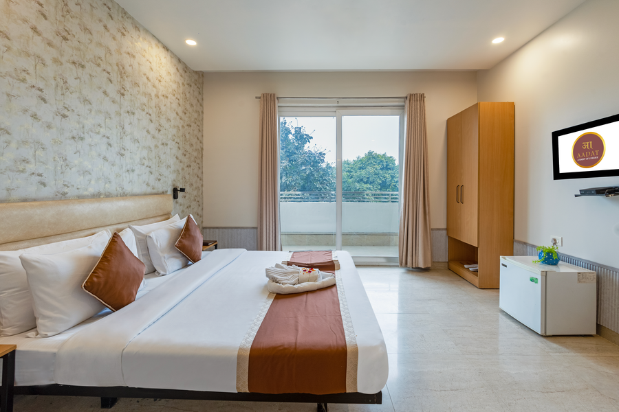 aadat hotel subhash chowk gurgaon