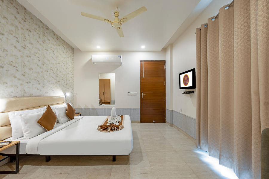 aadat hotel subhash chowk gurgaon