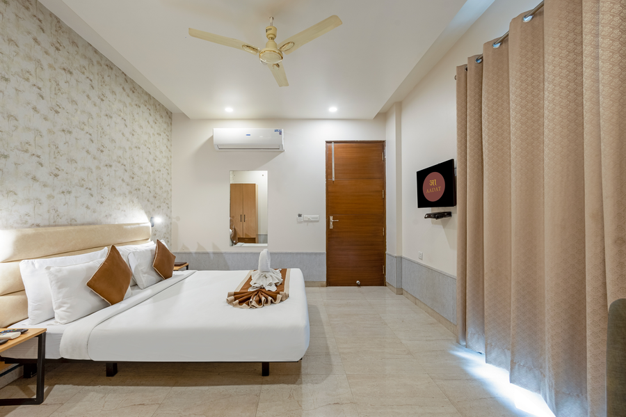 aadat hotel subhash chowk gurgaon