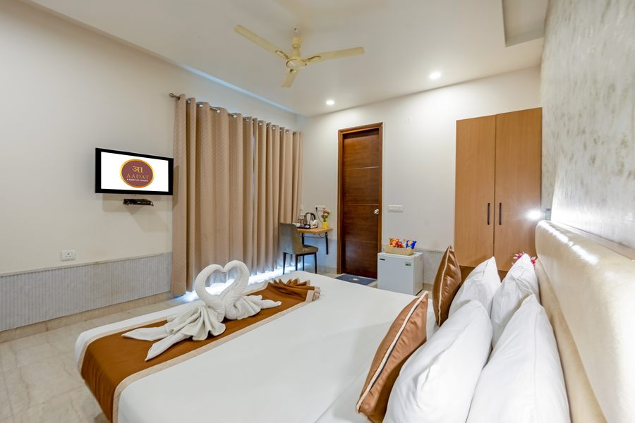 aadat hotel subhash chowk gurgaon