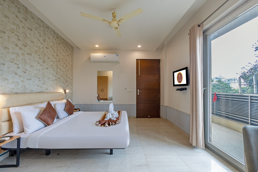 aadat hotel subhash chowk gurgaon