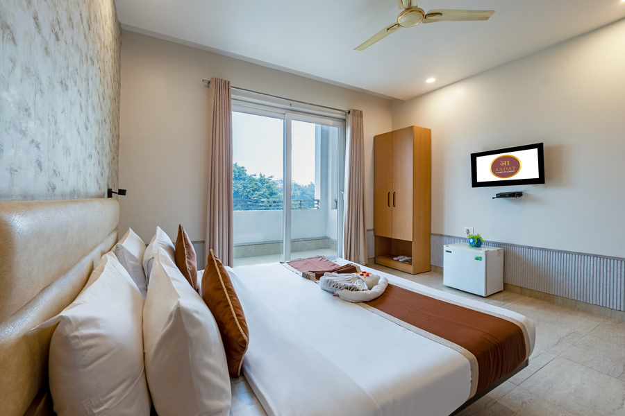 aadat hotel subhash chowk gurgaon