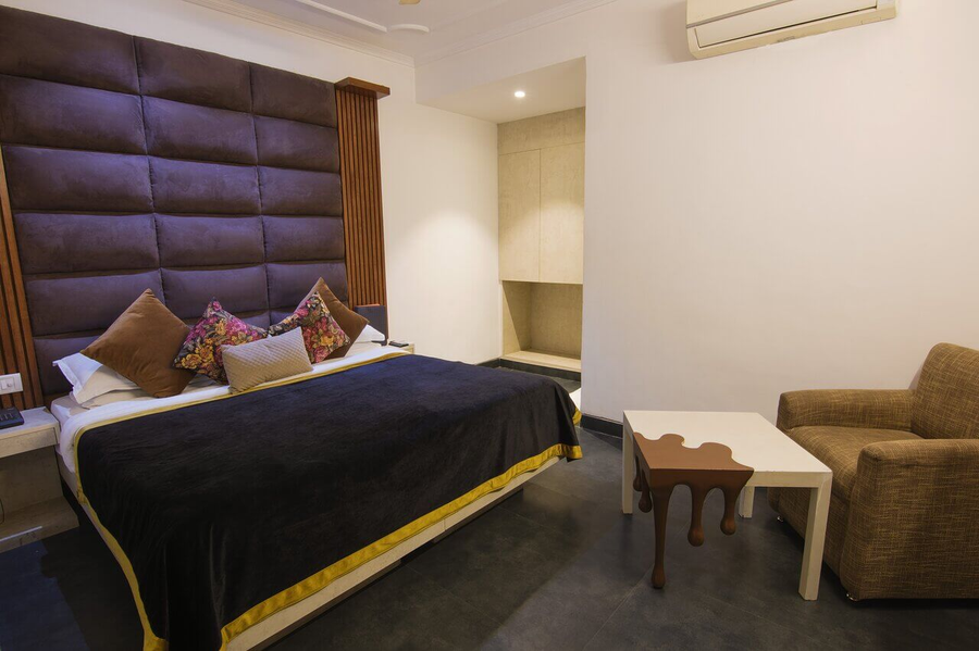 hotel sri nanak continental 4min karol bagh market