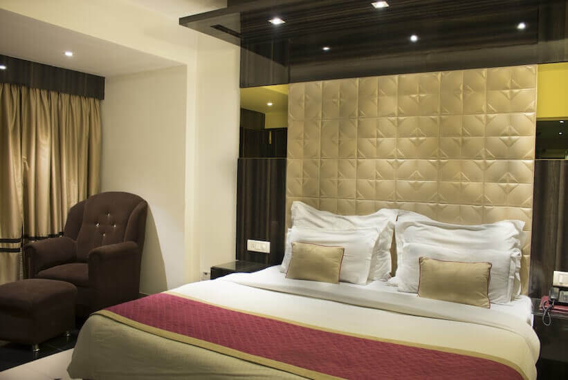 hotel sri nanak continental 4min karol bagh market
