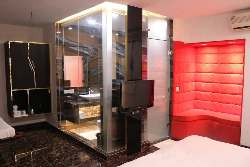 hotel sri nanak continental 4min karol bagh market