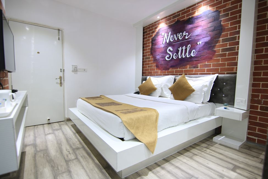 hotel sri nanak continental 4min karol bagh market