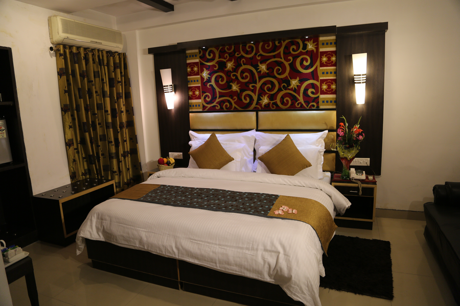 hotel sri nanak continental 4min karol bagh market