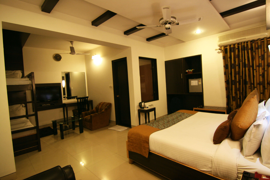 hotel sri nanak continental 4min karol bagh market
