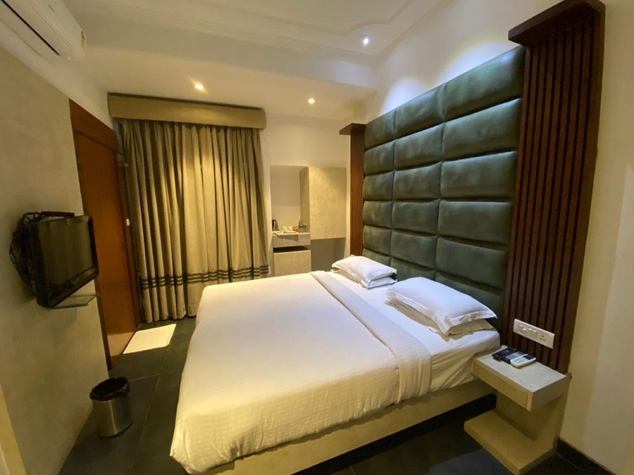 hotel sri nanak continental 4min karol bagh market