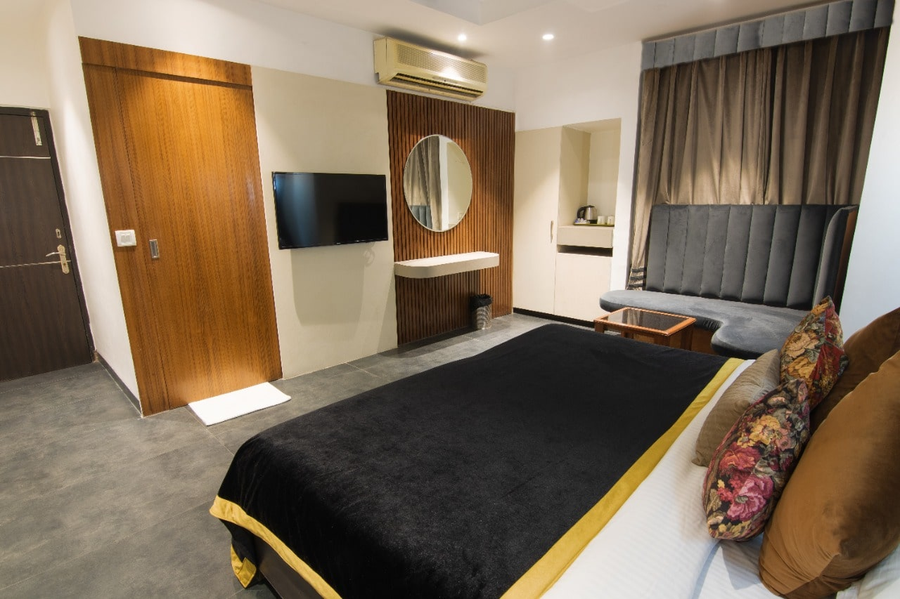 hotel sri nanak continental 4min karol bagh market