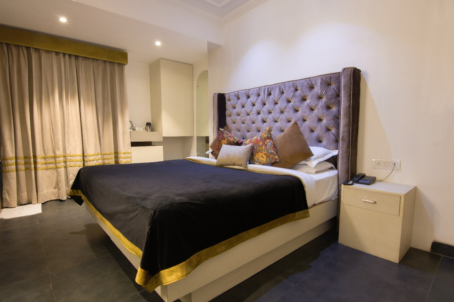 hotel sri nanak continental 4min karol bagh market