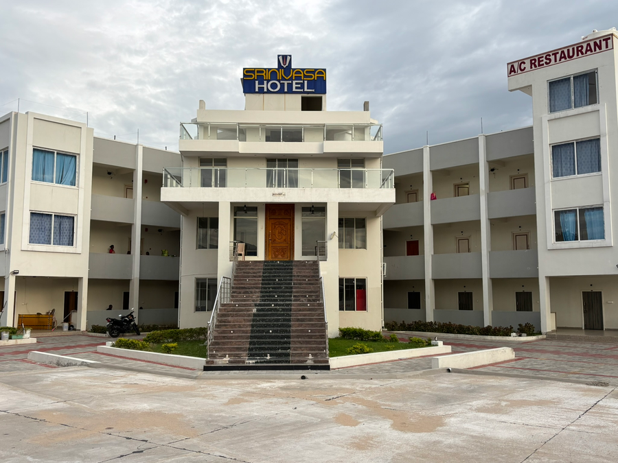 Srinivasa Hotel,Thondavada,2 star