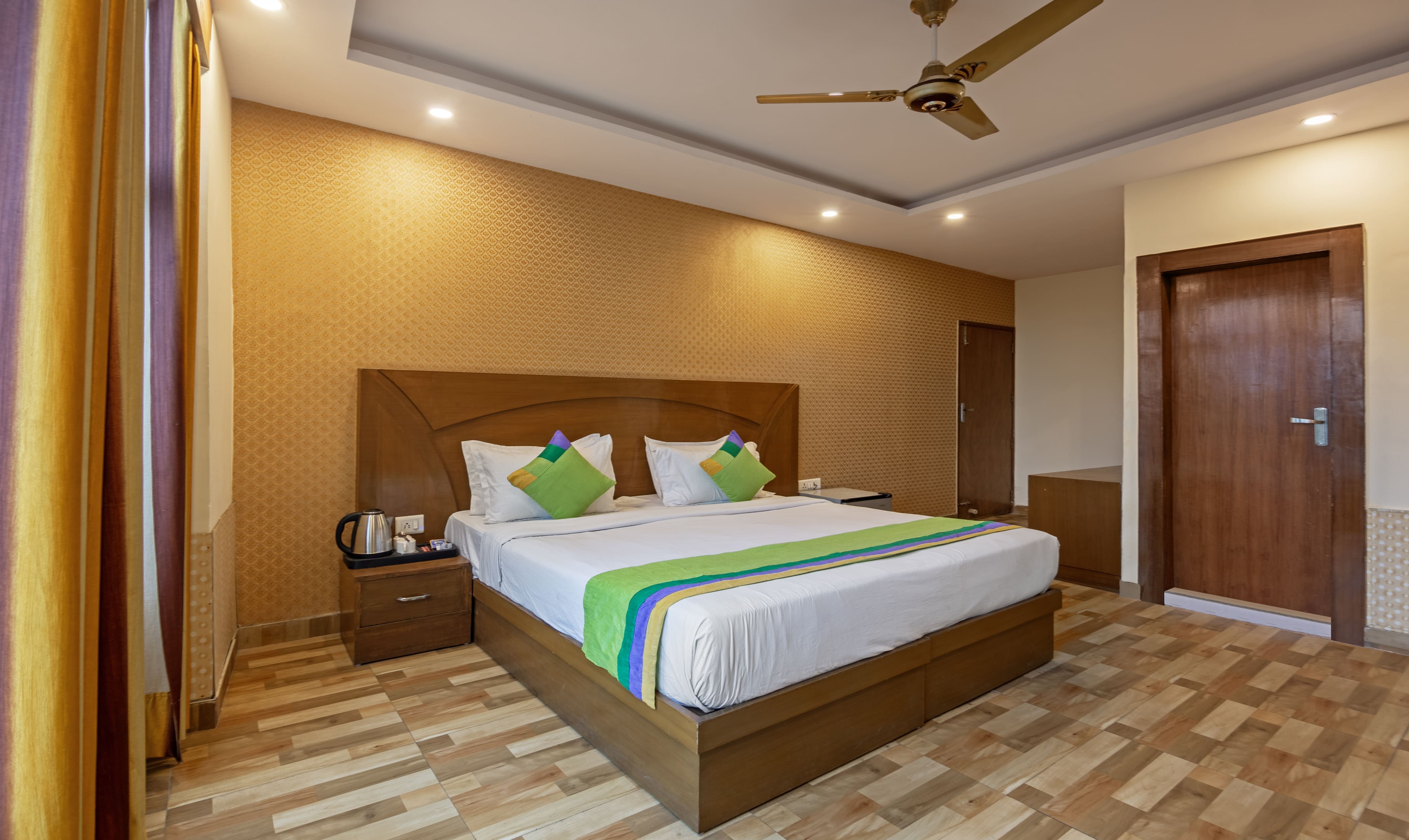 treebo green view noida