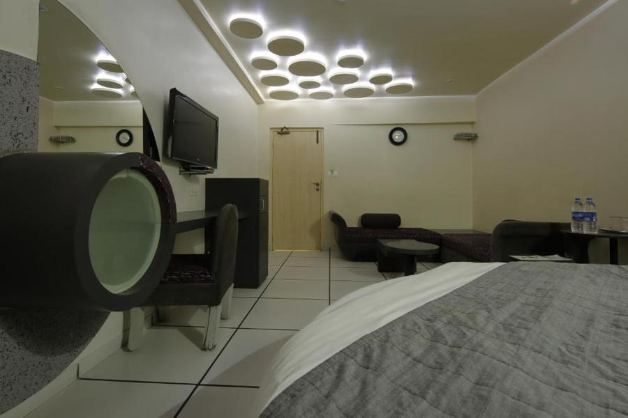 Hotel Volga,Near Nehru Bridge,2 star