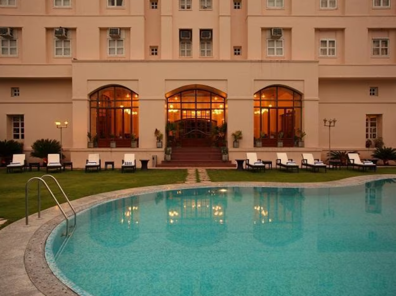 Hotel Paras Mahal,Hiran Magri,3 star