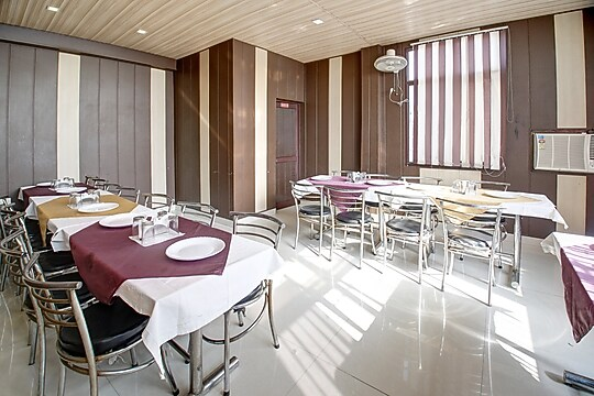 Hotel Popular Amritsar,Queens Road,3 star
