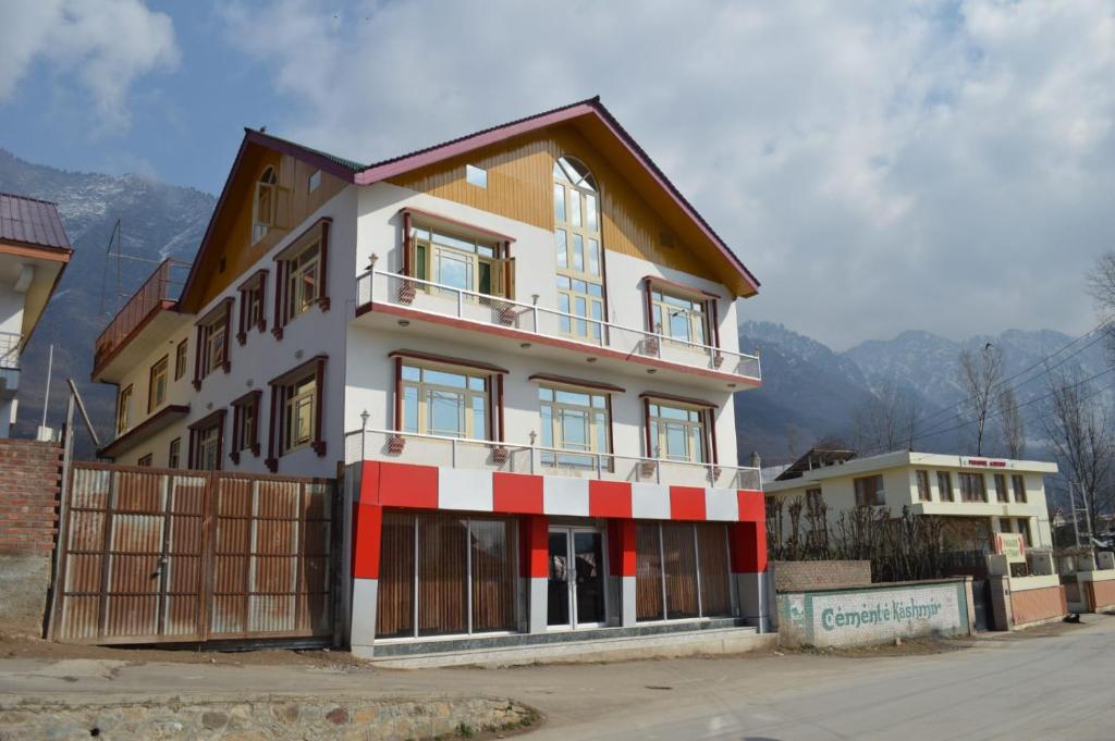 Grand Noora Palace,Nishat,3 star