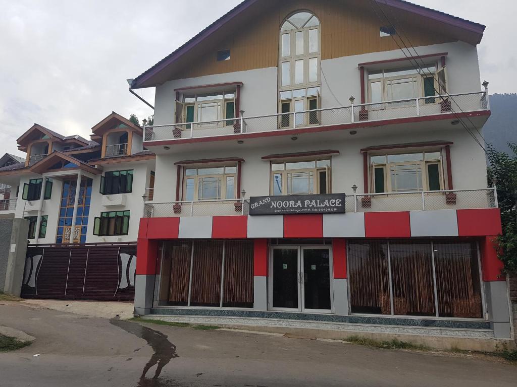 Grand Noora Palace,Nishat,3 star