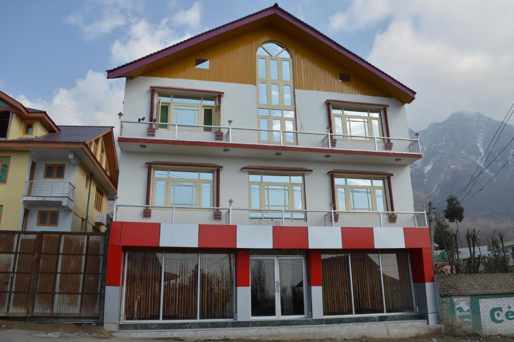 Grand Noora Palace,Nishat,3 star