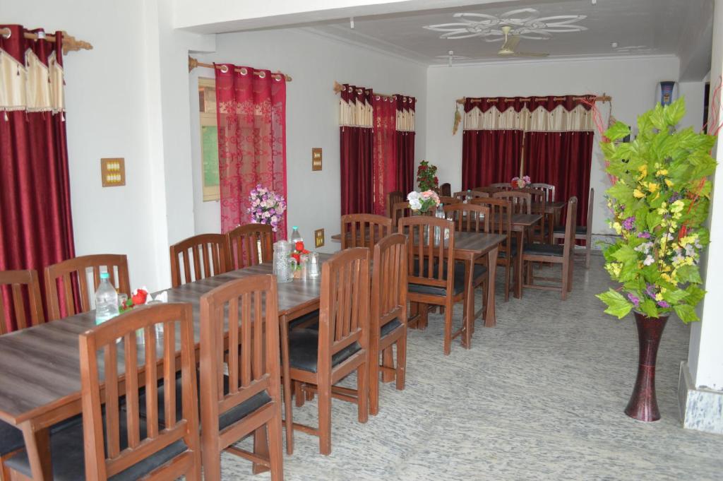 Grand Noora Palace,Nishat,3 star