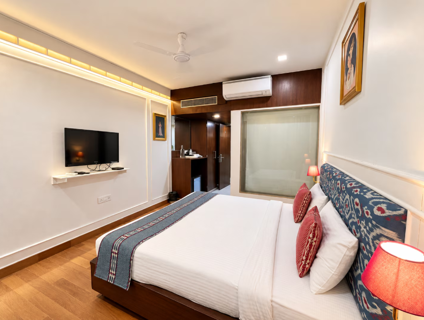 hotel atulyaa taj