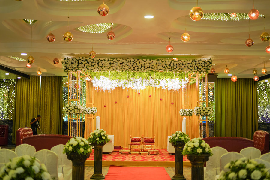 Humming Bird Hotel & Banquet,Anand>>Ahmedabad,4 star