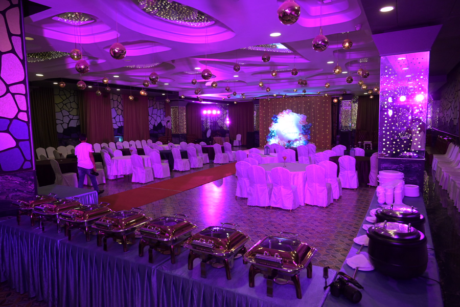 Humming Bird Hotel & Banquet,Anand>>Ahmedabad,4 star