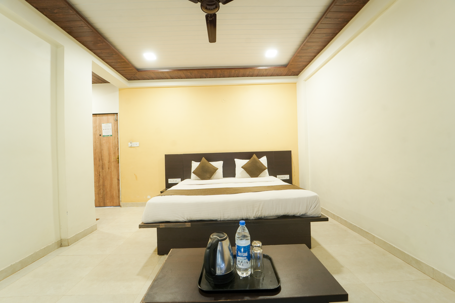 hotel raaya regency