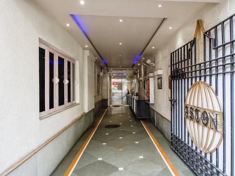 Hotel Aston,Sarat Bose Road,2 star