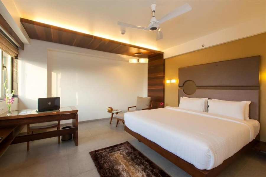 hotel cosmopolitan ahmedabad