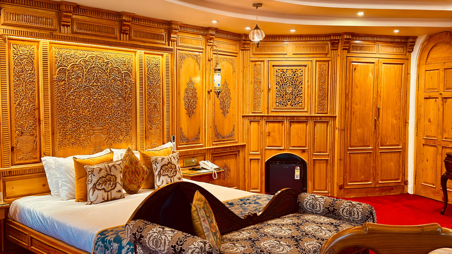 kashmir mahal resorts by stay pattern dal lake