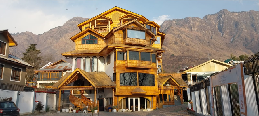kashmir mahal resorts by stay pattern dal lake