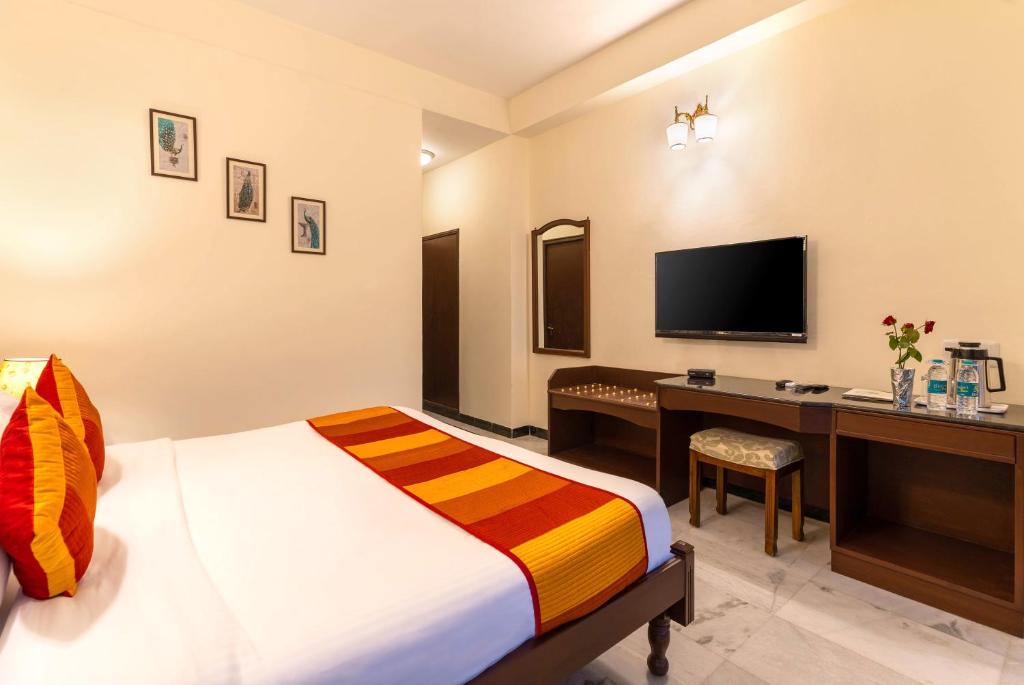 sarovar lake facing boutique hotel on lake pichola