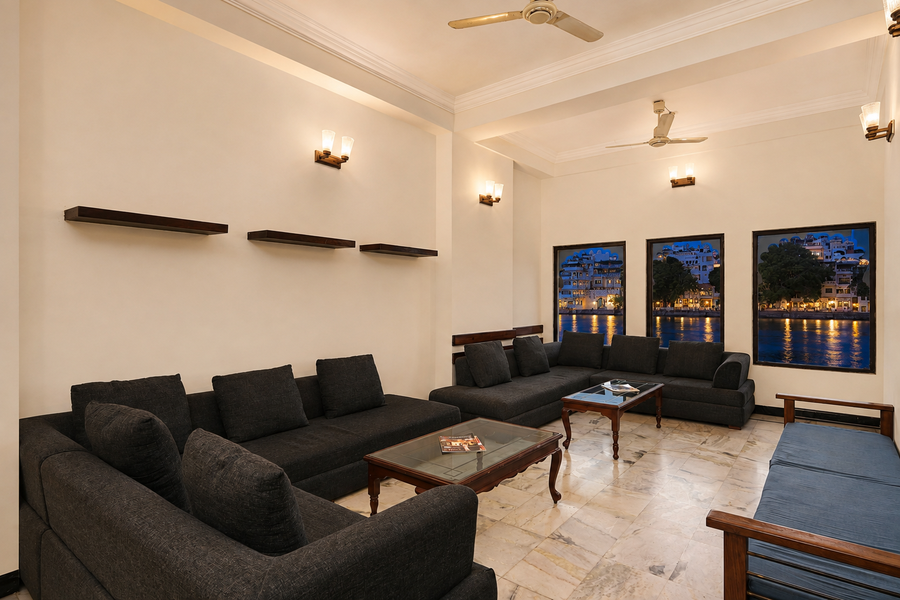 sarovar lake facing boutique hotel on lake pichola