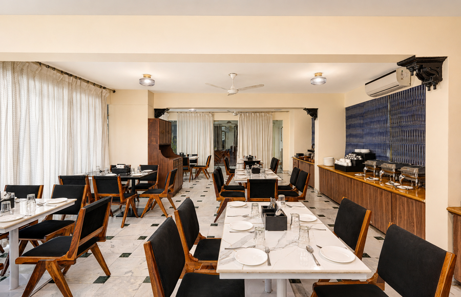 sarovar lake facing boutique hotel on lake pichola